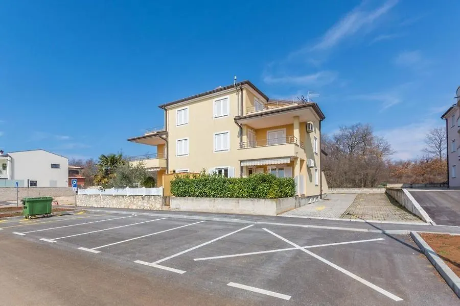 Apartment Mirjana In Karigador