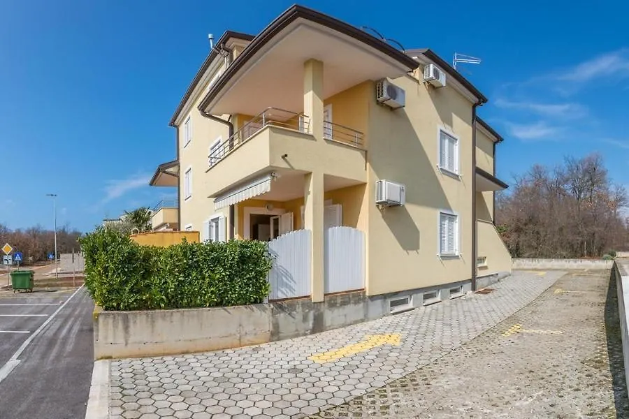 Apartment Mirjana In Karigador